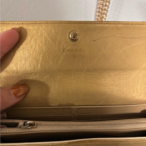 Chanel Metallic Gold Quilted Bag - Picture 4 of 9